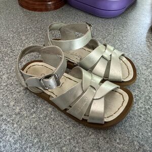 7c salt water sandals